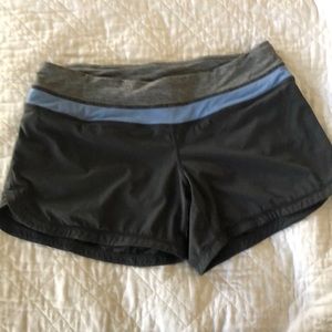 Lululemon shorts size 6